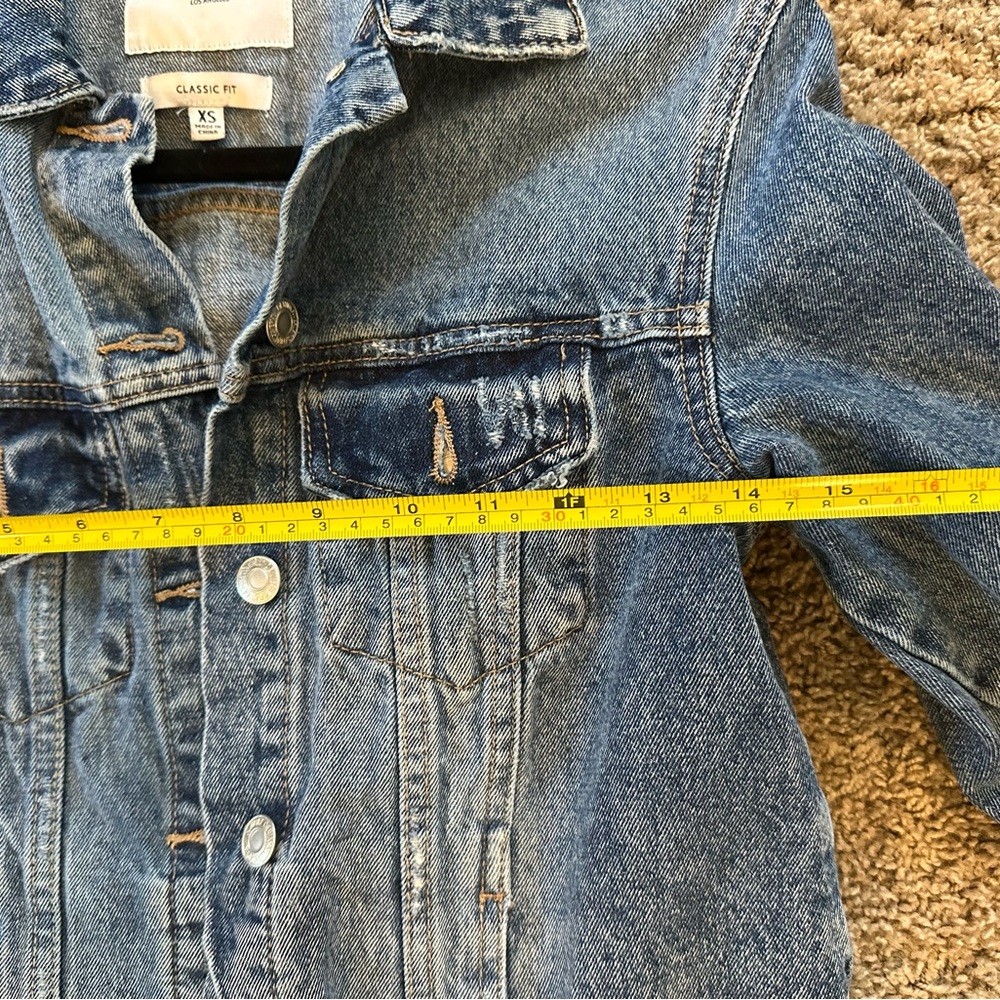 Vervet Women's Distressed Denim Jacket - Picture 7 of 7
